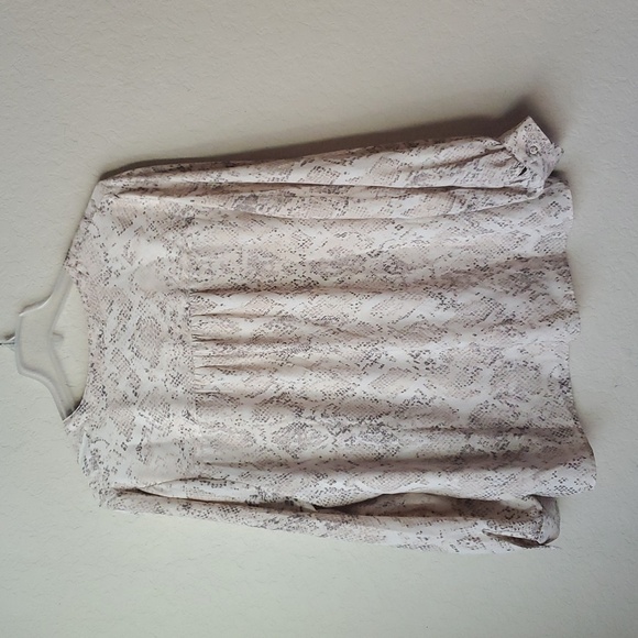 4/$20 Ava & Viv Women Top Beige Snakeskin Print Blouse Balloon Sleeve V Neck 2X - Picture 8 of 8